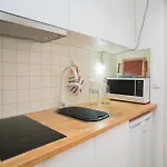 Feel Alfama Апартаменти *